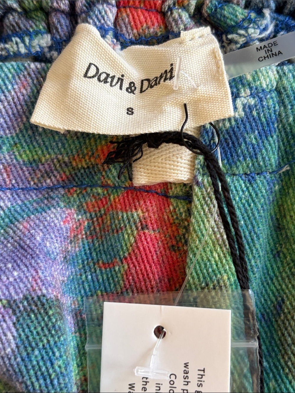 NWT DAVI & DANI Abstract Printed Denim Wide Adjustable Balloon Bottom Pants - Picture 2 of 13